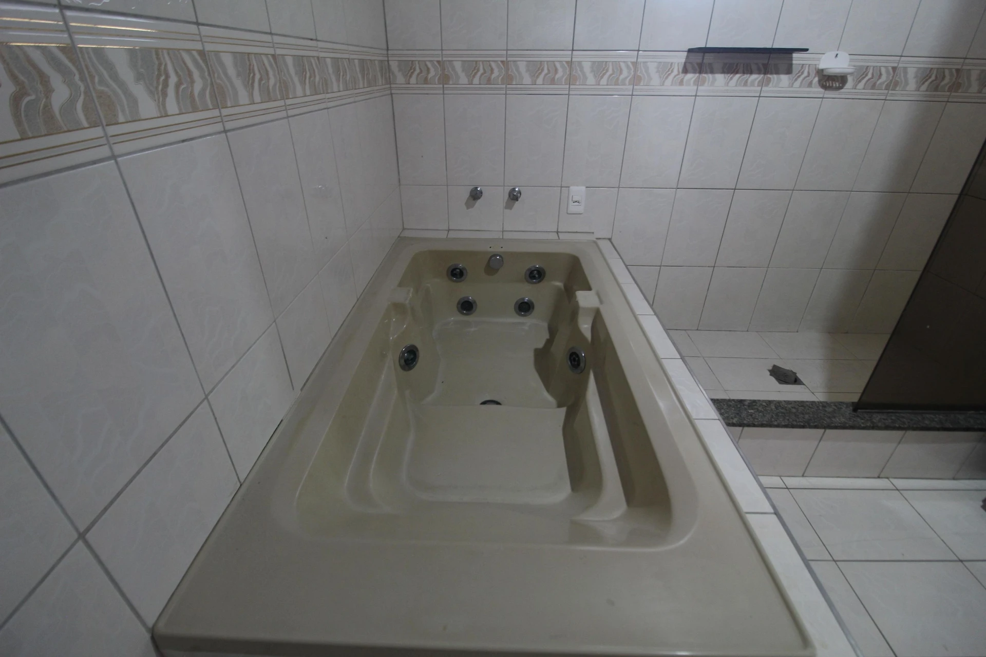 4-bedroom house with a bathtub in Rio de Janeiro — photo 17