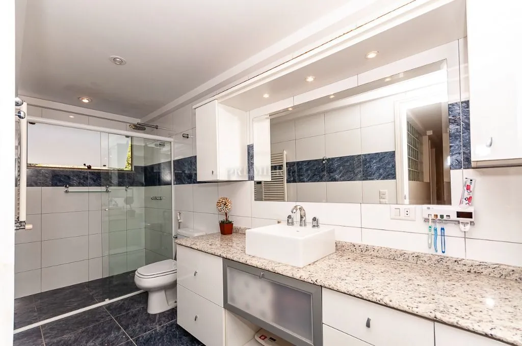 Furnished house with 4 bedrooms across 1167 m² and 8 spots — photo 74