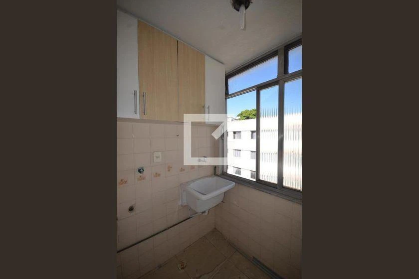 2-bedroom apartment with a glass shower box and pets allowed — photo 8