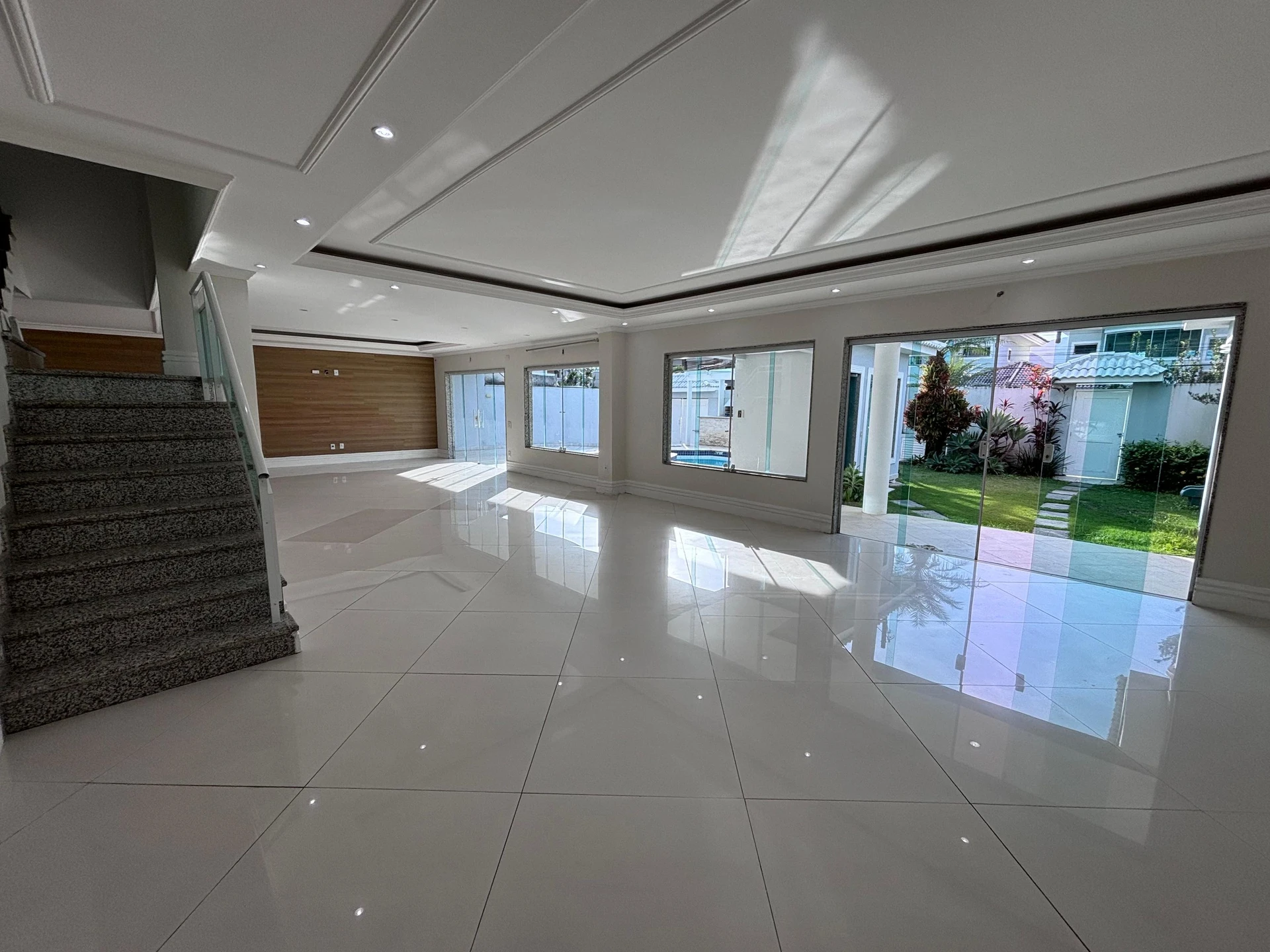 Condo house with 6 bedrooms and a balcony grill — photo 27