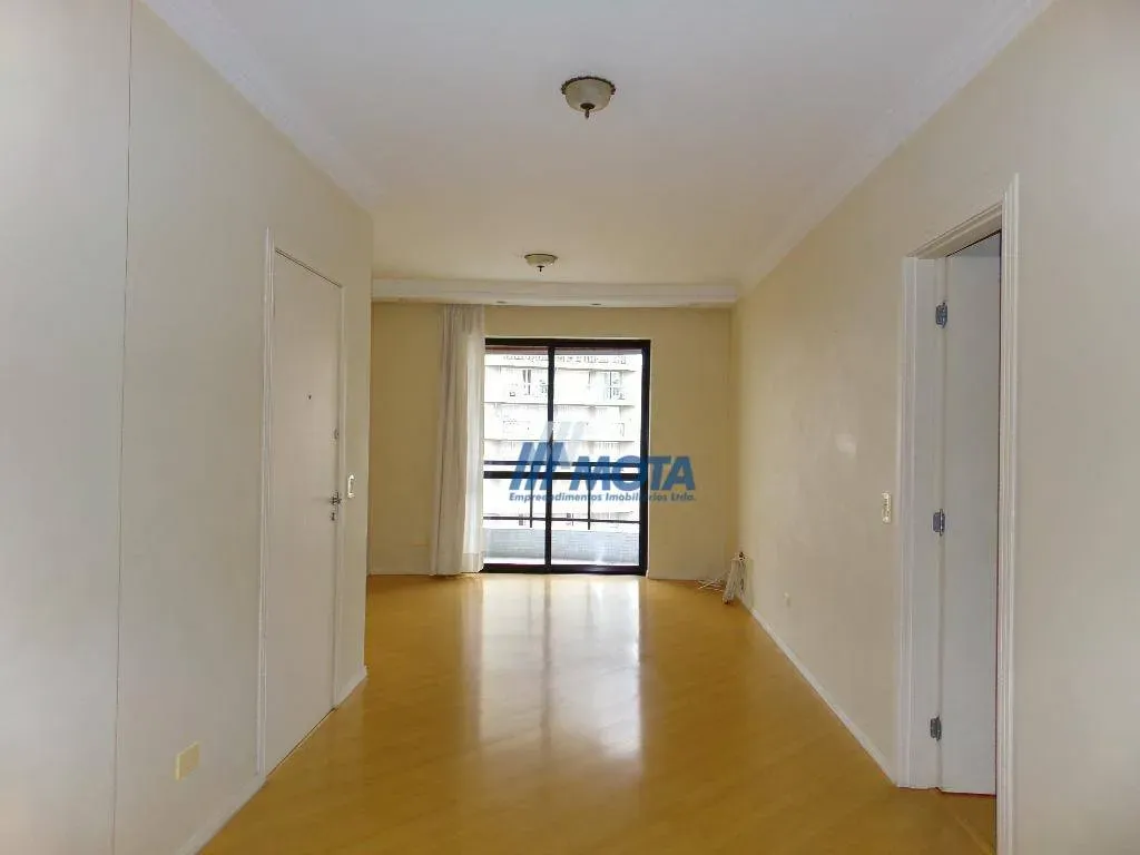 3-bedroom apartment with a bathtub — photo 31
