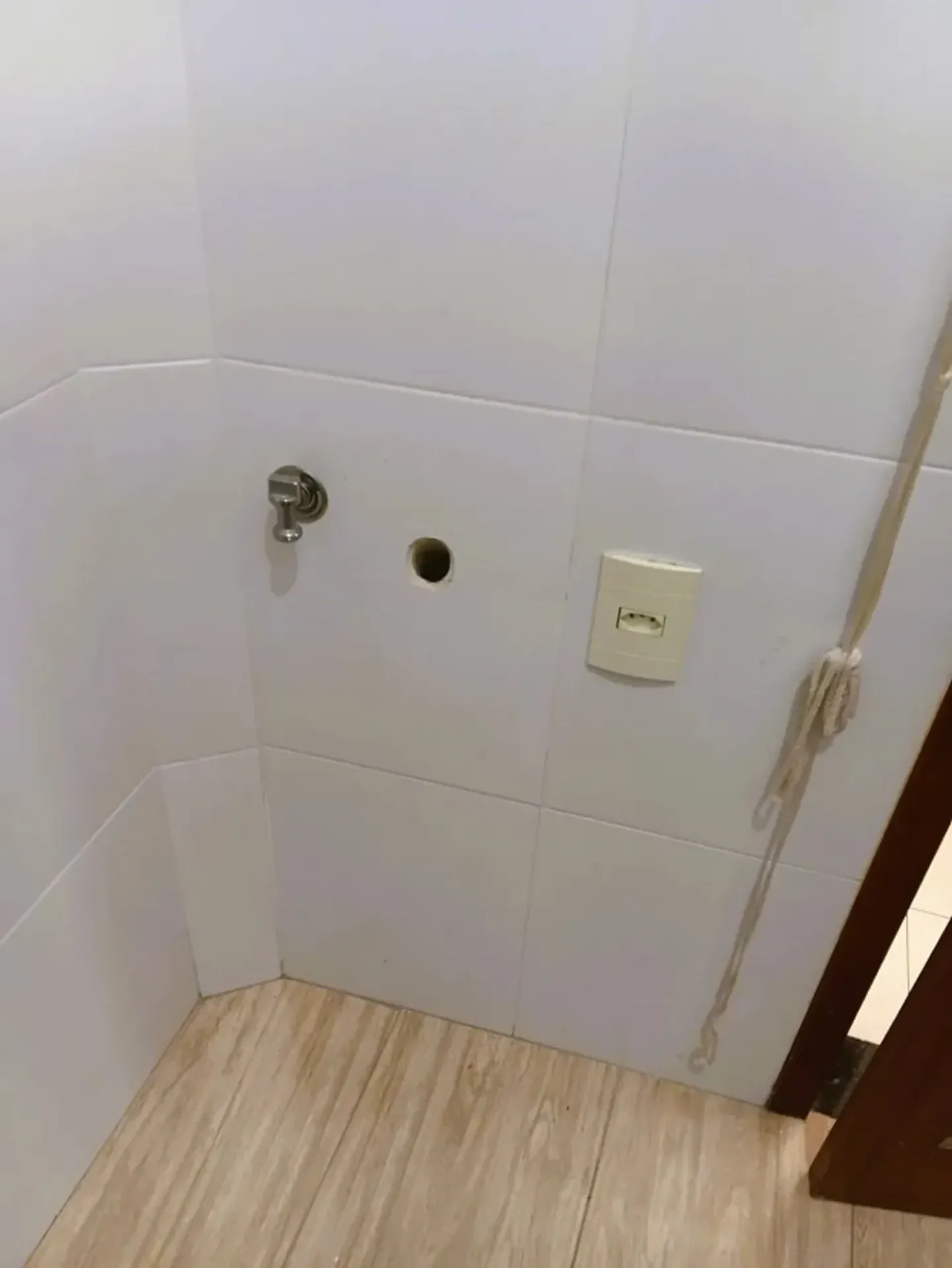Unfurnished studio with a separate closed kitchen and 30 m² — photo 9