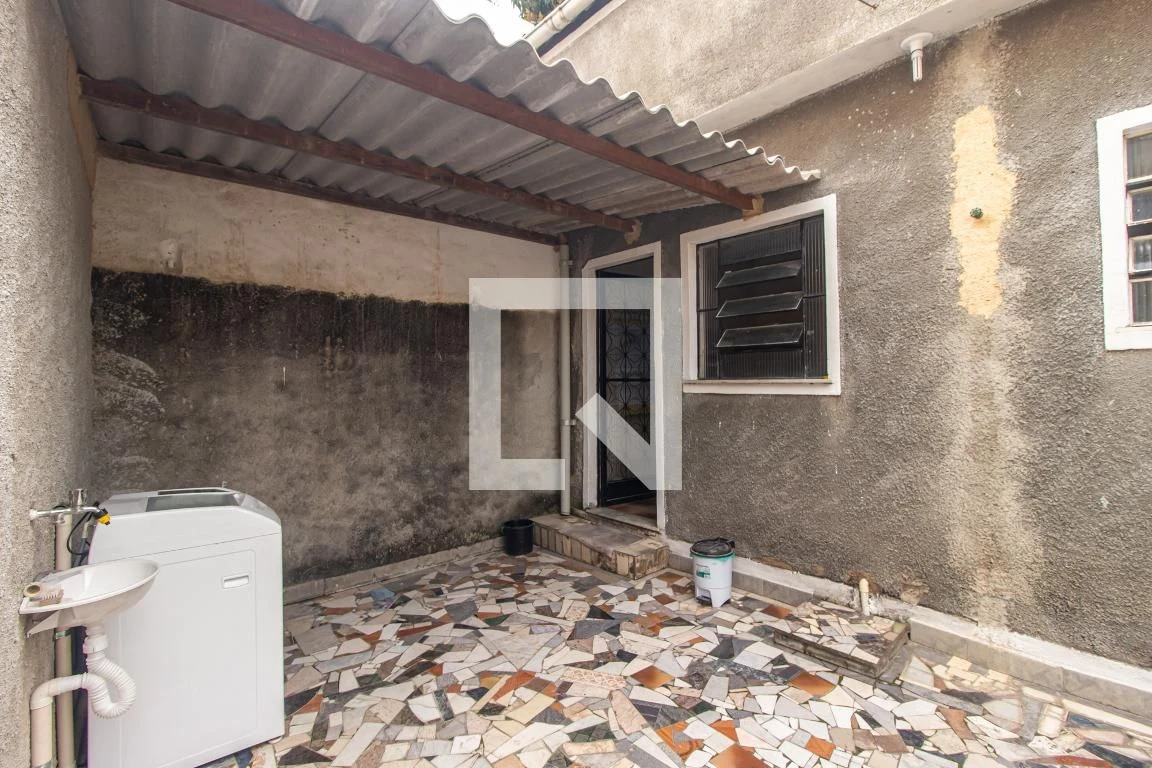 One-bedroom house with a garden — photo 4