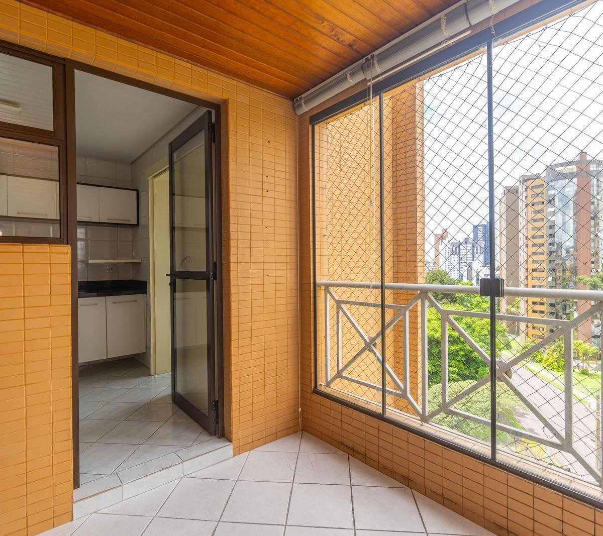 3-bedroom apartment with a grill on the balcony — photo 24