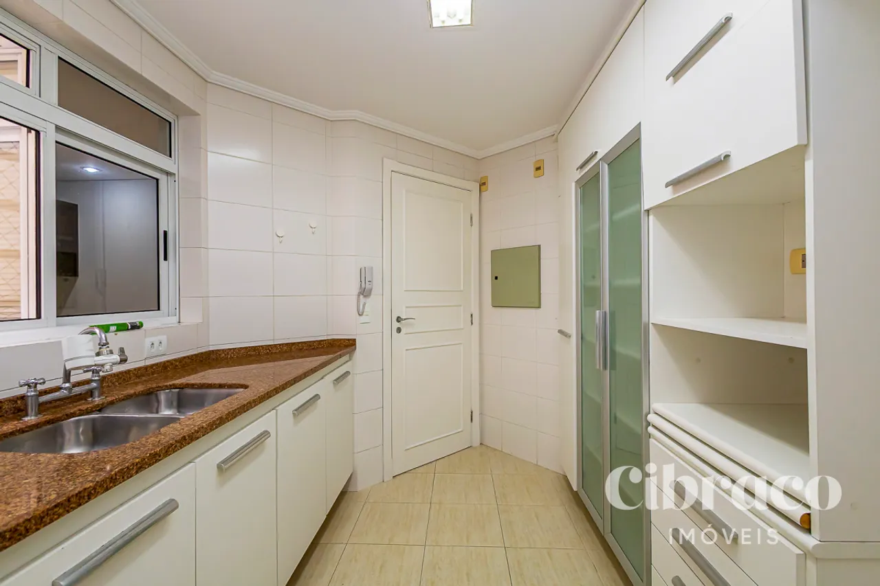 Apartamento de 3 dormitorios con 205 m² y balcón — photo 9