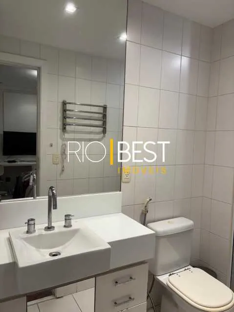 Furnished 3-bedroom apartment with a glass-enclosed balcony — photo 16