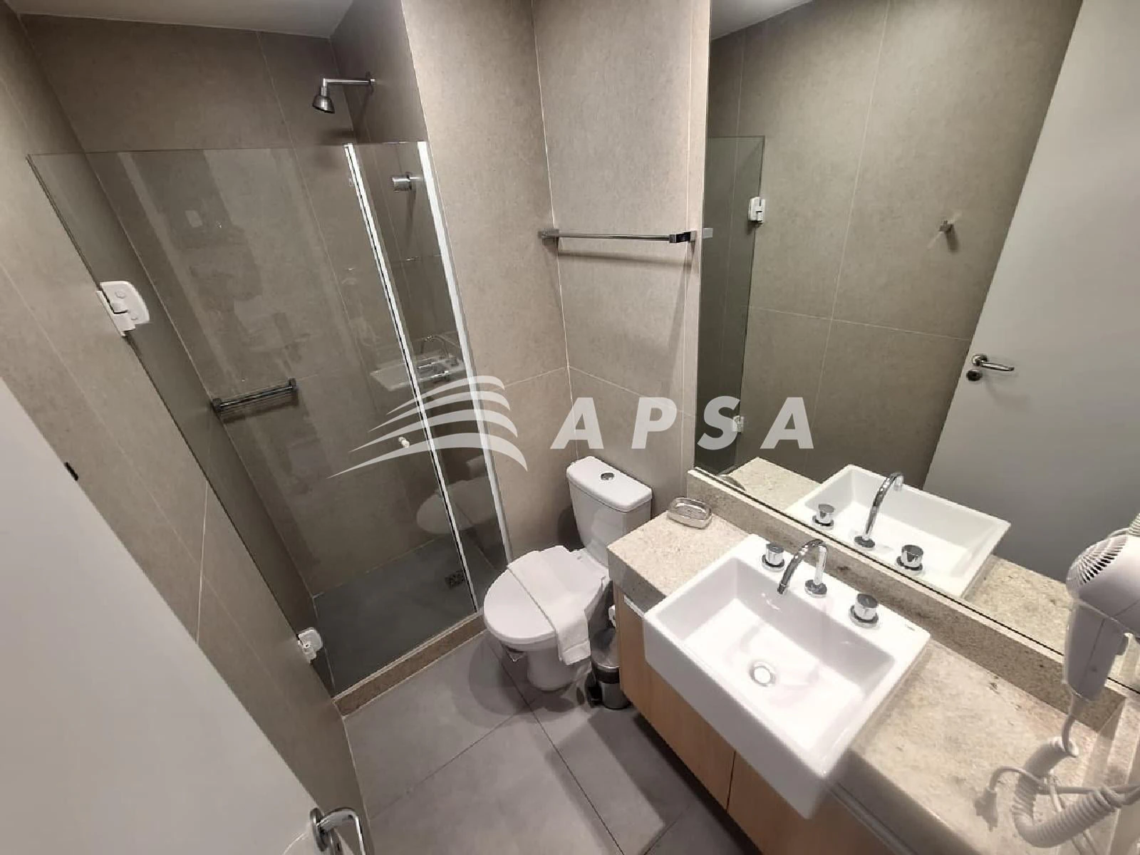 One-bedroom apartment in a building with a coworking space — photo 13