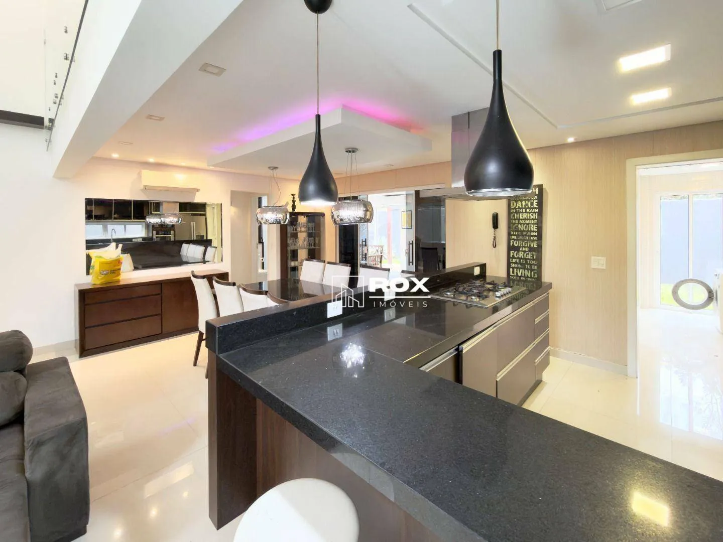 Furnished 322 m² house with 3 bedrooms and private garden — photo 10