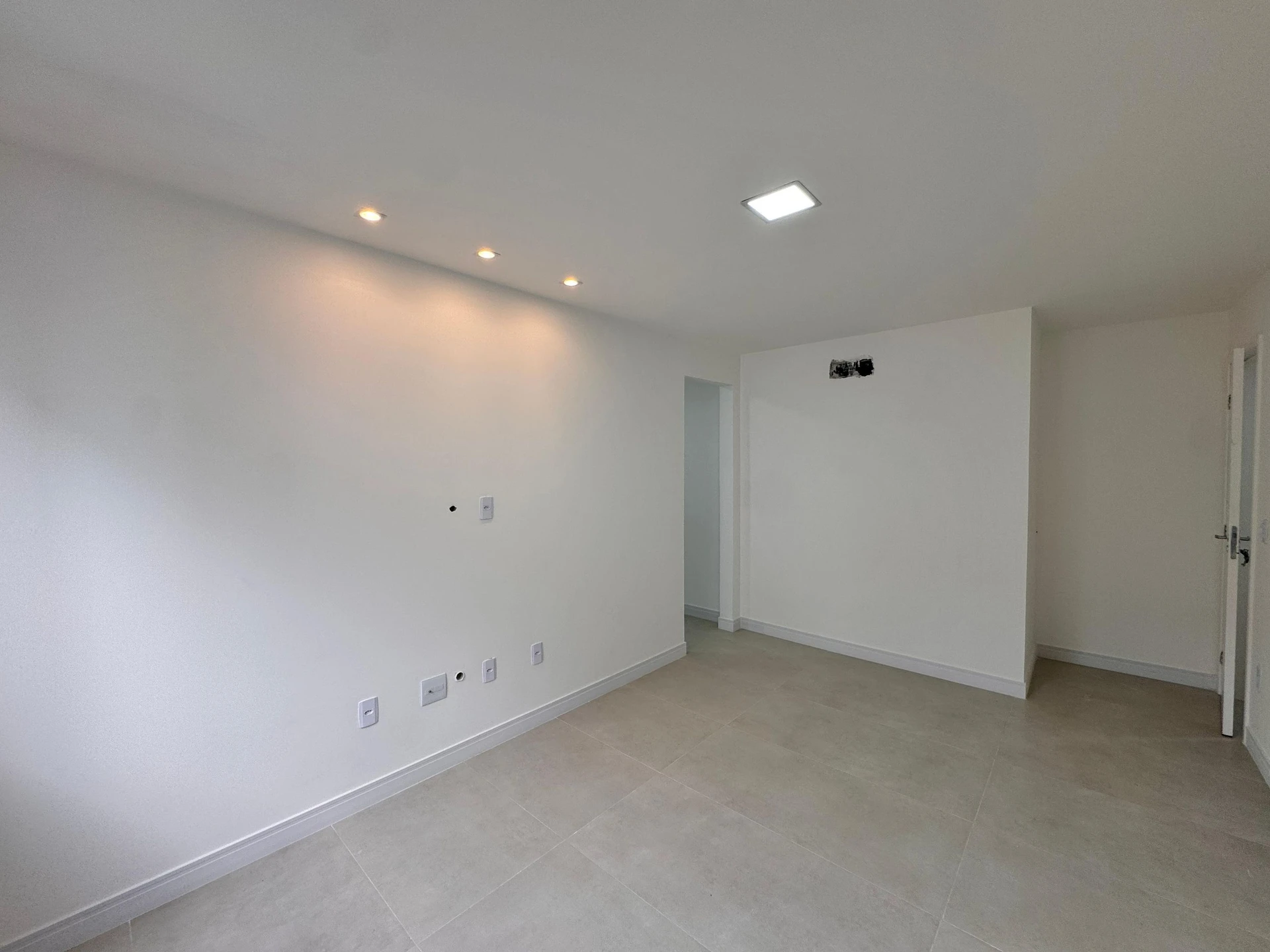 Condo house with 4 en-suite bedrooms and private yard — photo 45