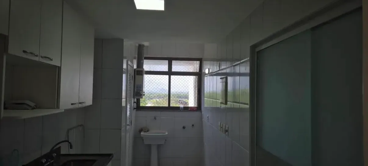 Glass-enclosed balcony in a 3-bedroom apartment, 91 m² — photo 12
