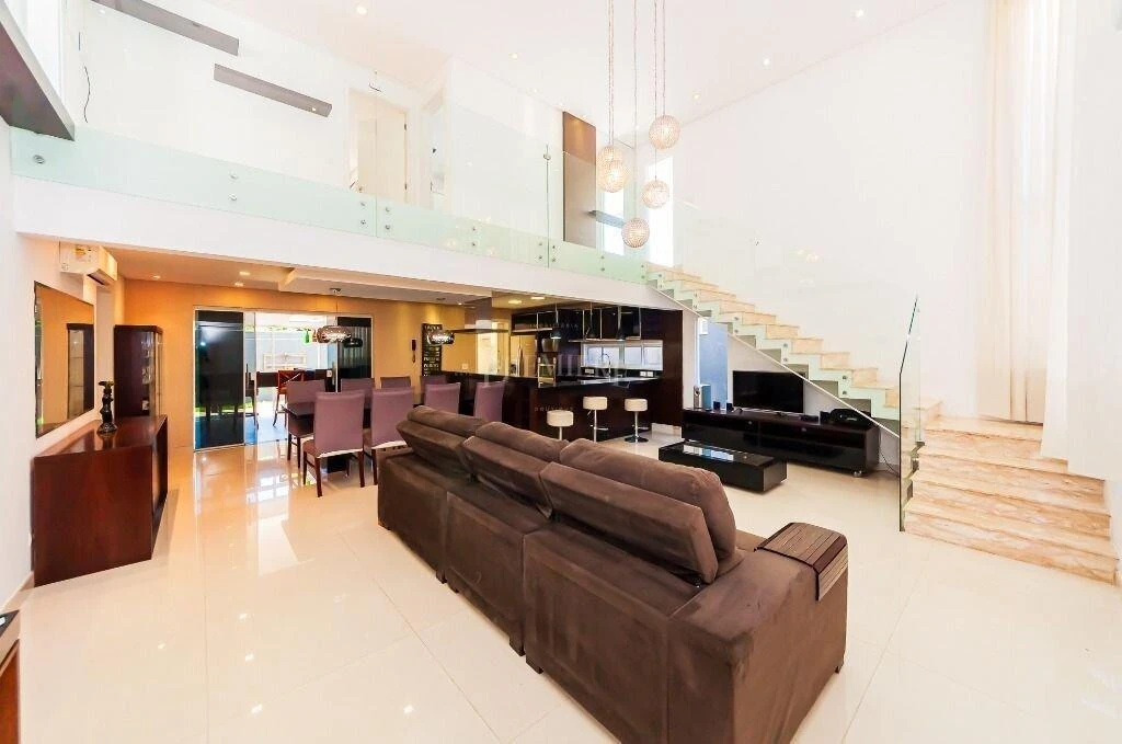Casa en alquiler con 4 dormitorios y cocina abierta