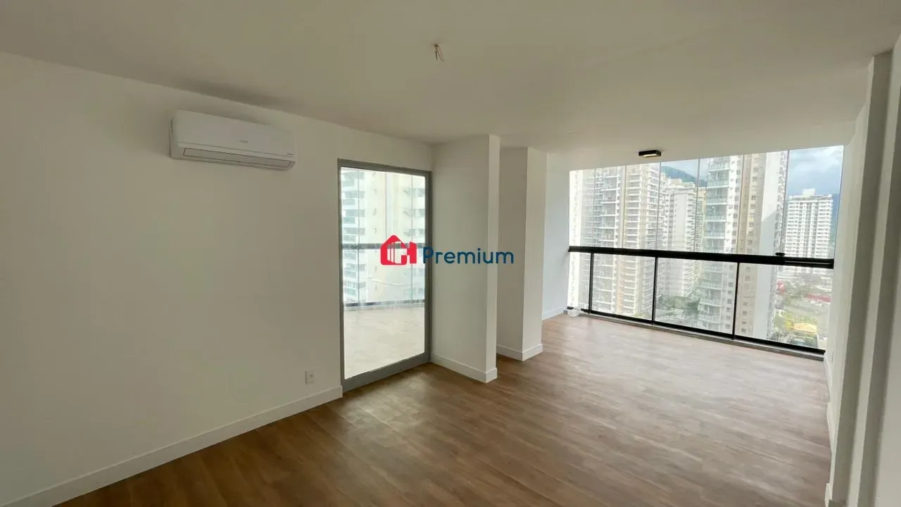 Apartment, 119 m², with a glass-enclosed balcony — photo 13