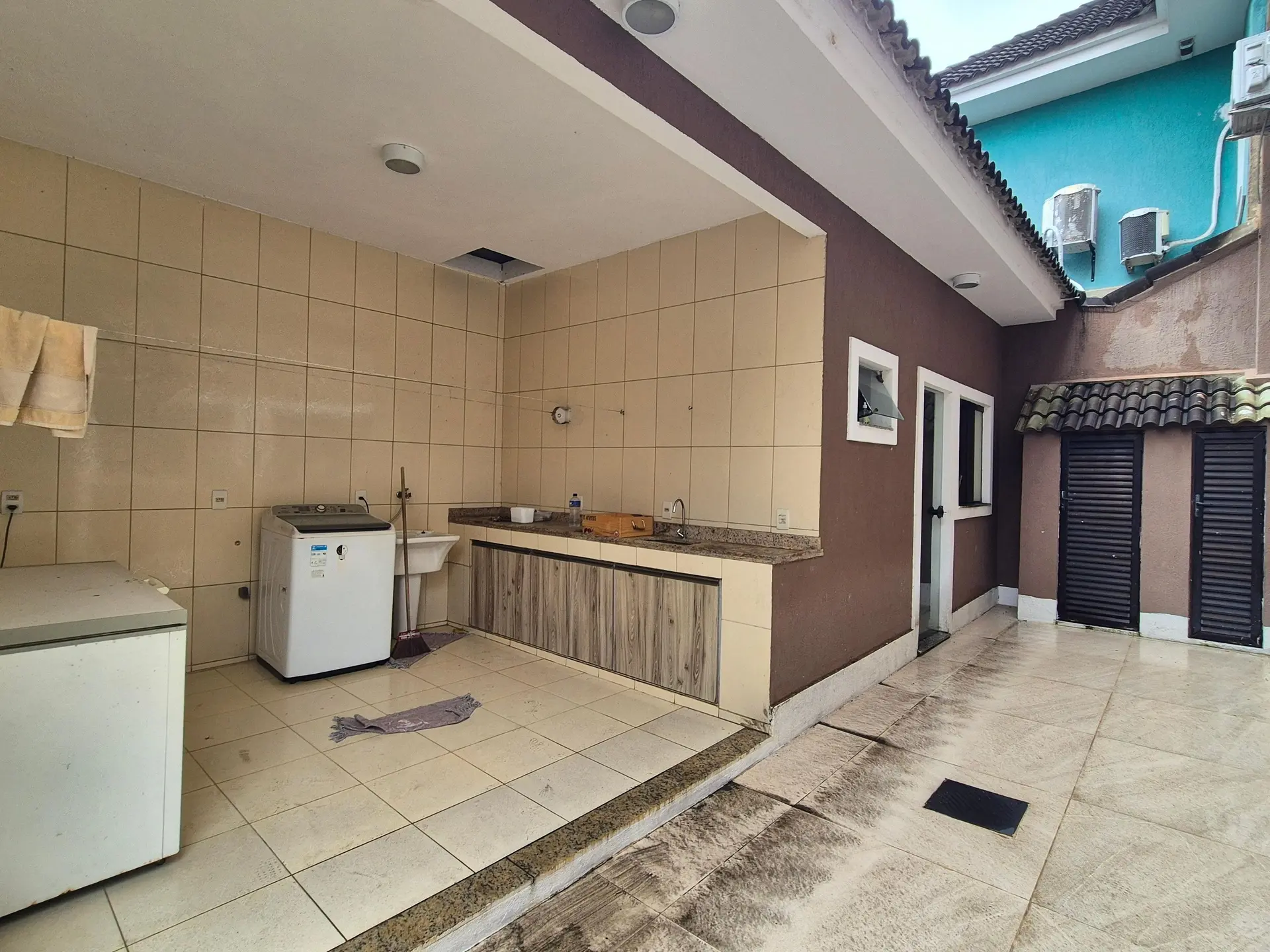 Jacuzzi in a 3-bedroom house, 400 m² — photo 22