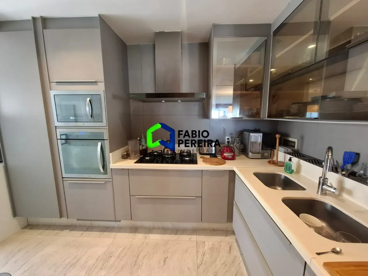 Apartment with open-plan kitchen, 3 bedrooms and 4 baths — photo 17
