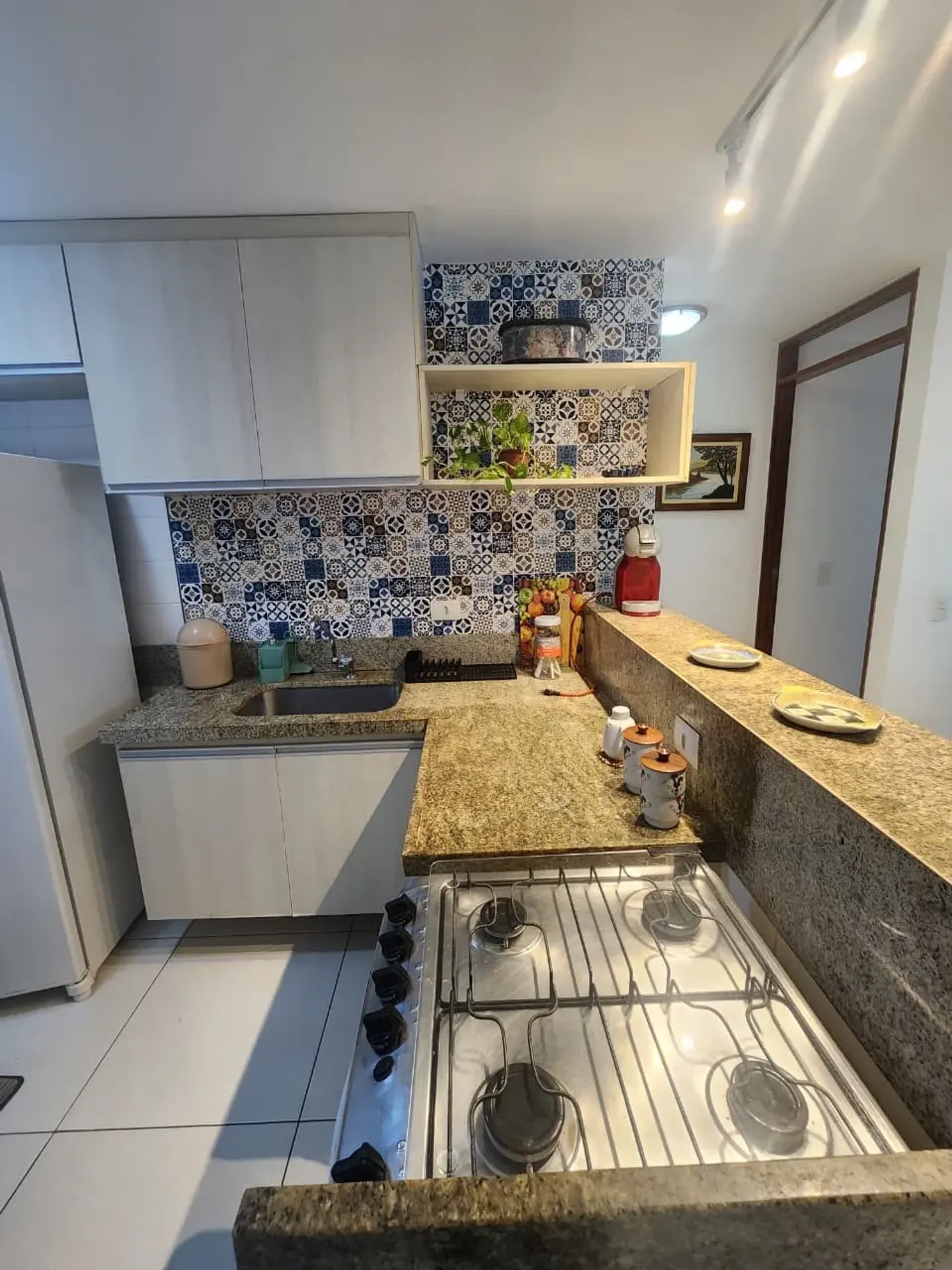 Furnished 2-bedroom apartment with city view — photo 8
