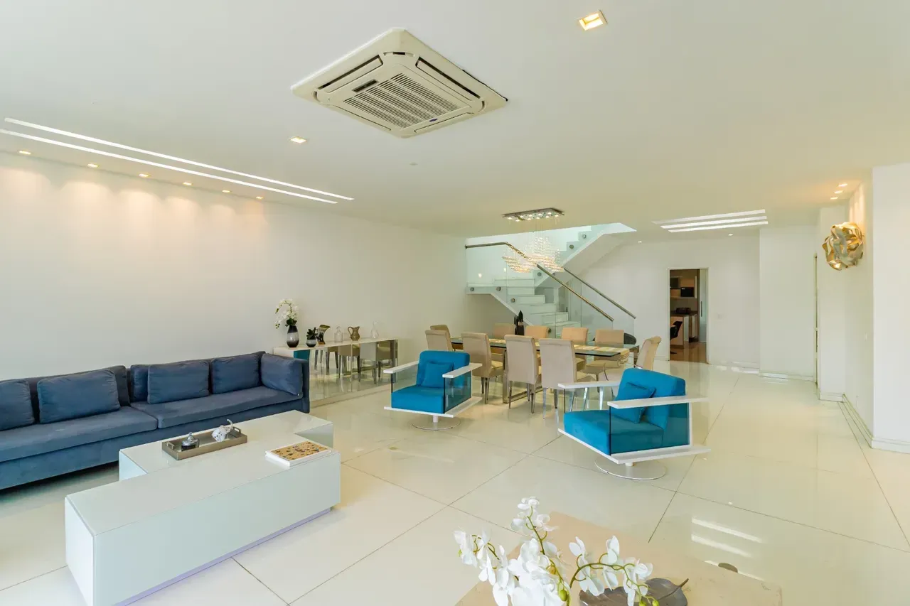 Apartment with 4 bedrooms, 5 bathrooms and balcony — photo 3