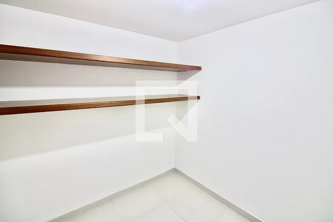 3-bedroom apartment, 1 with its own bathroom, 200 m² — photo 45