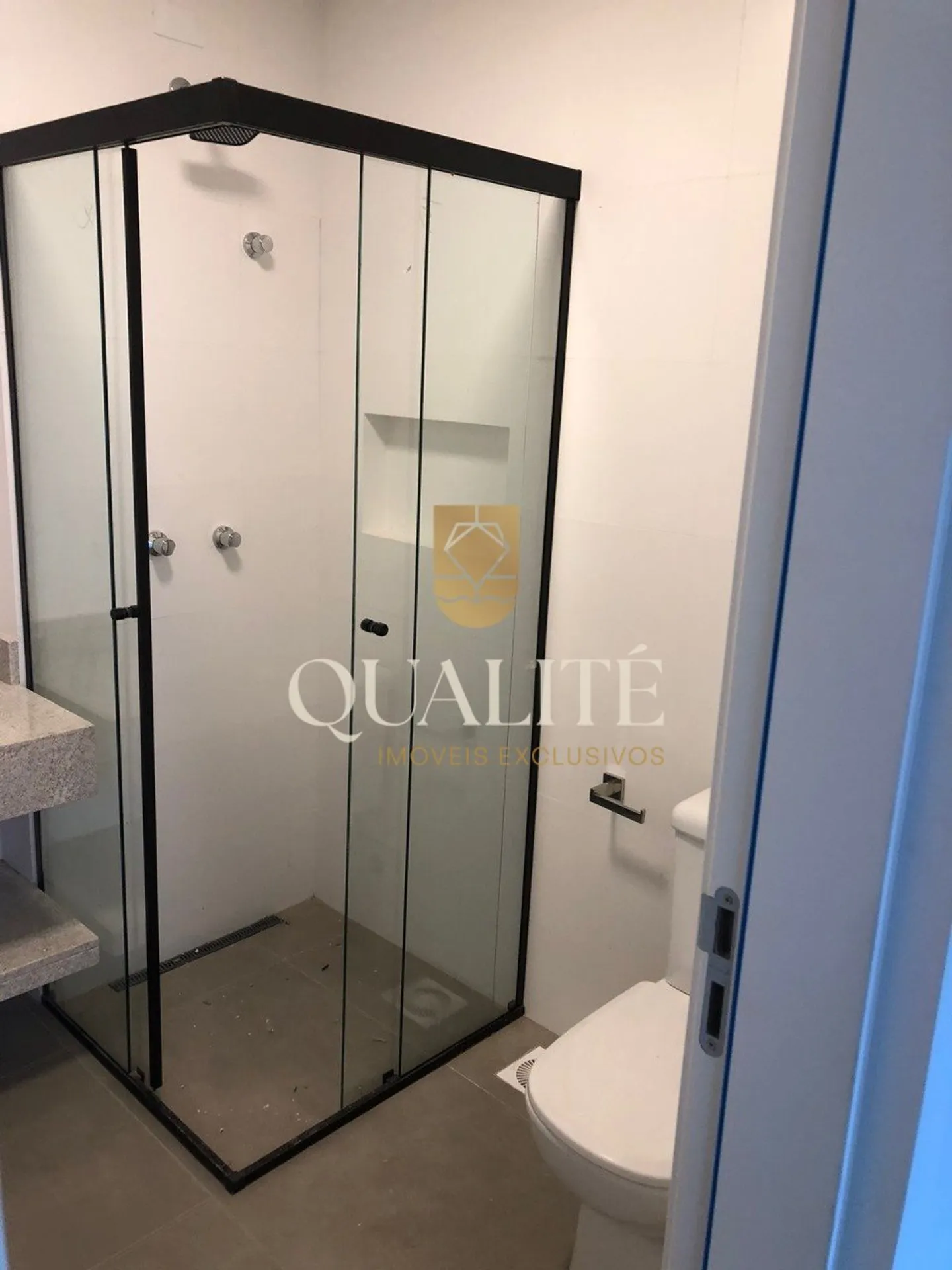 Furnished 3-bedroom apartment with 123 m² and parking — photo 26