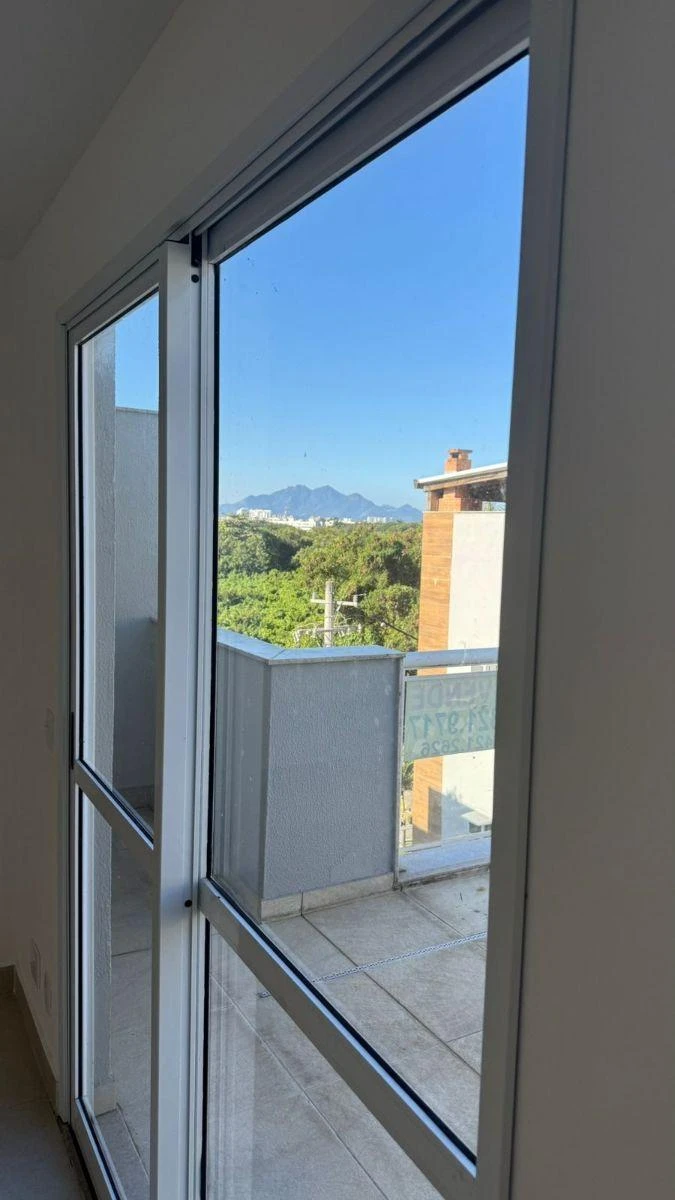 145 m² top-floor home with balcony and 2 parking spots — photo 4