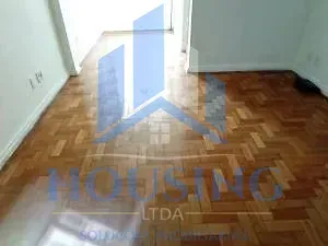 Wood or laminate floors in a one-bedroom apartment, 52 m² — photo 36