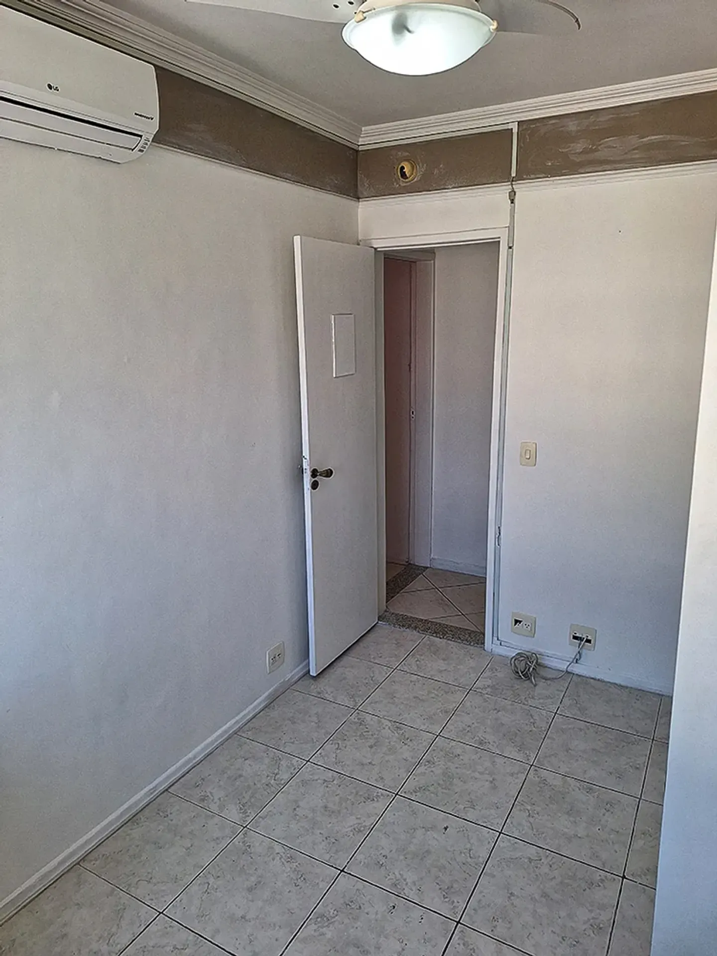 Home office in a 2-bedroom apartment, 52 m² — photo 4