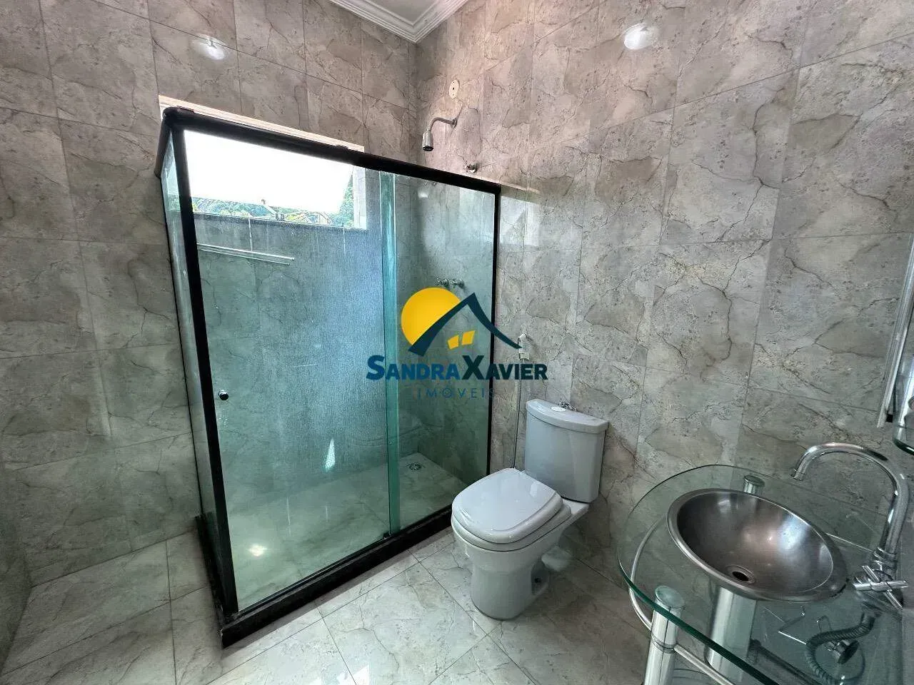 Casa com 4 quartos e 5 banheiros, varanda com churrasqueira — photo 28