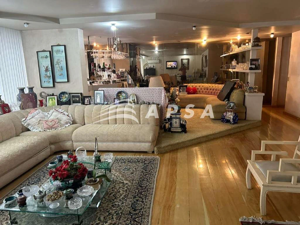 Furnished 4-bedroom apartment, 300 m² and 4 parking spots — photo 3