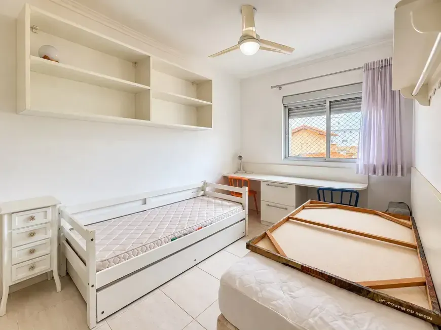 3-bedroom apartment in a building with a pool — photo 15