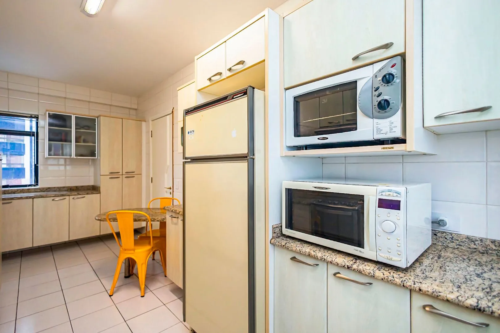 Furnished apartment with open-plan kitchen and 4 bedrooms — photo 32