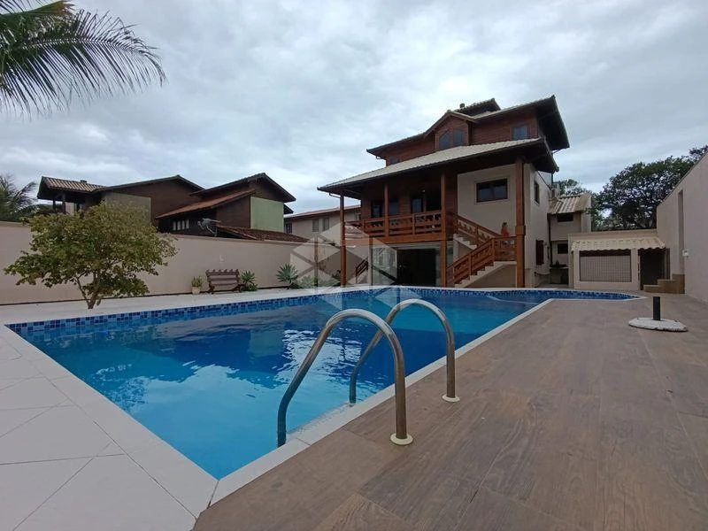 Casa de 3 dormitorios con balcón gourmet en Florianópolis — photo 13