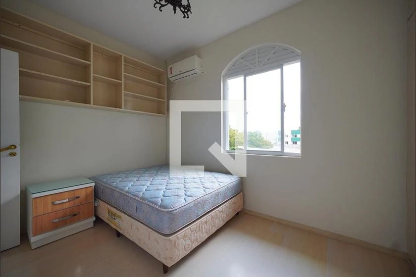 Casa com janelas do piso ao teto, Jardim Atlântico Norte