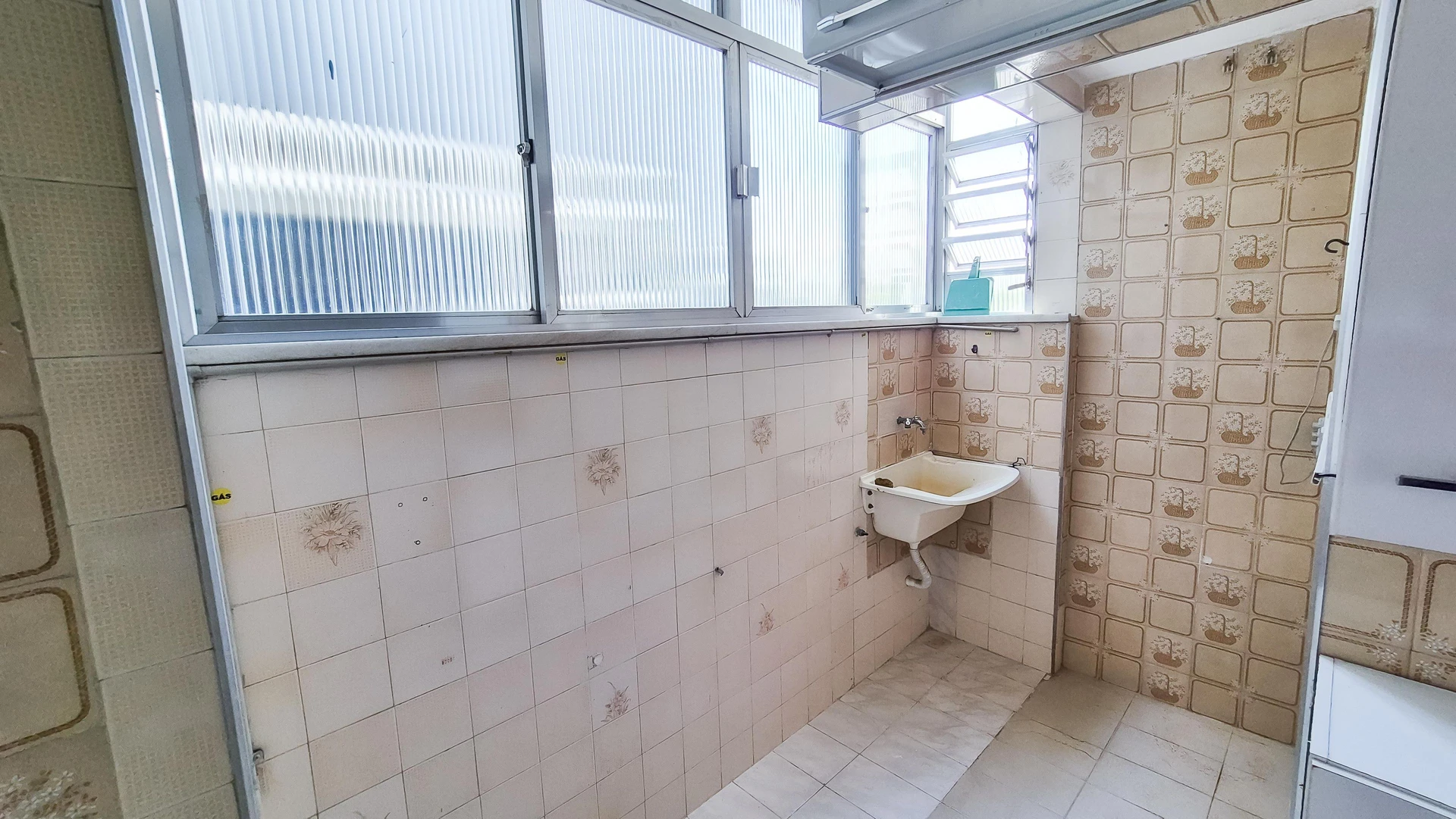 Unfurnished apartment with 2 bedrooms and 1 bathroom
