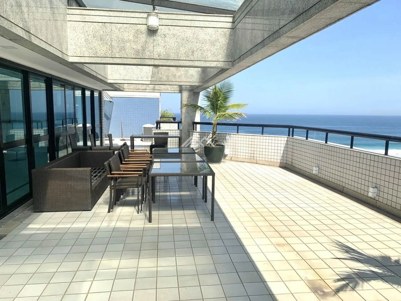 Apartment with 4 bedrooms and 5 bathrooms and enclosed balcony — photo 5