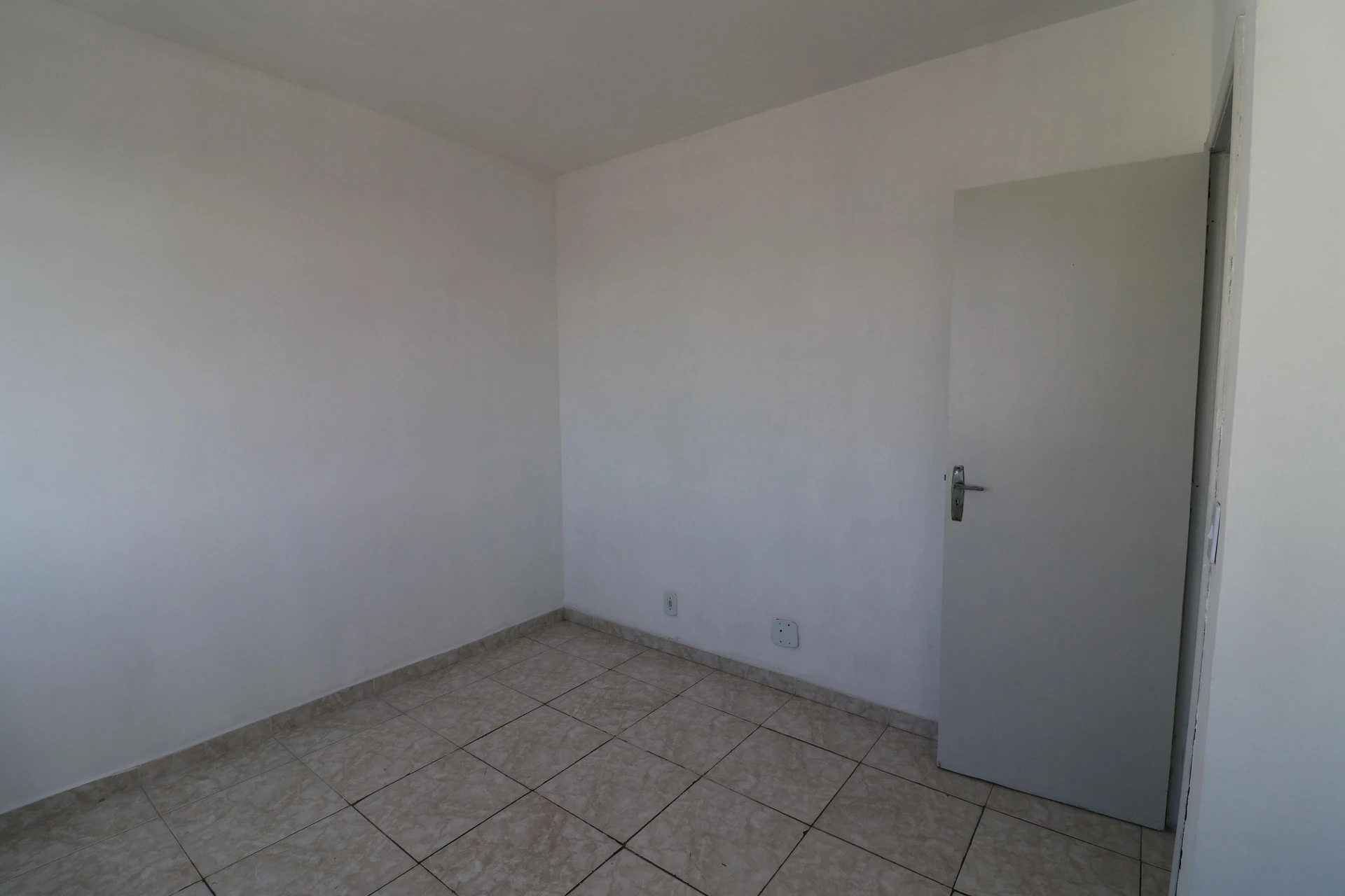 Apartamento com cozinha fechada e 2 quartos — photo 21