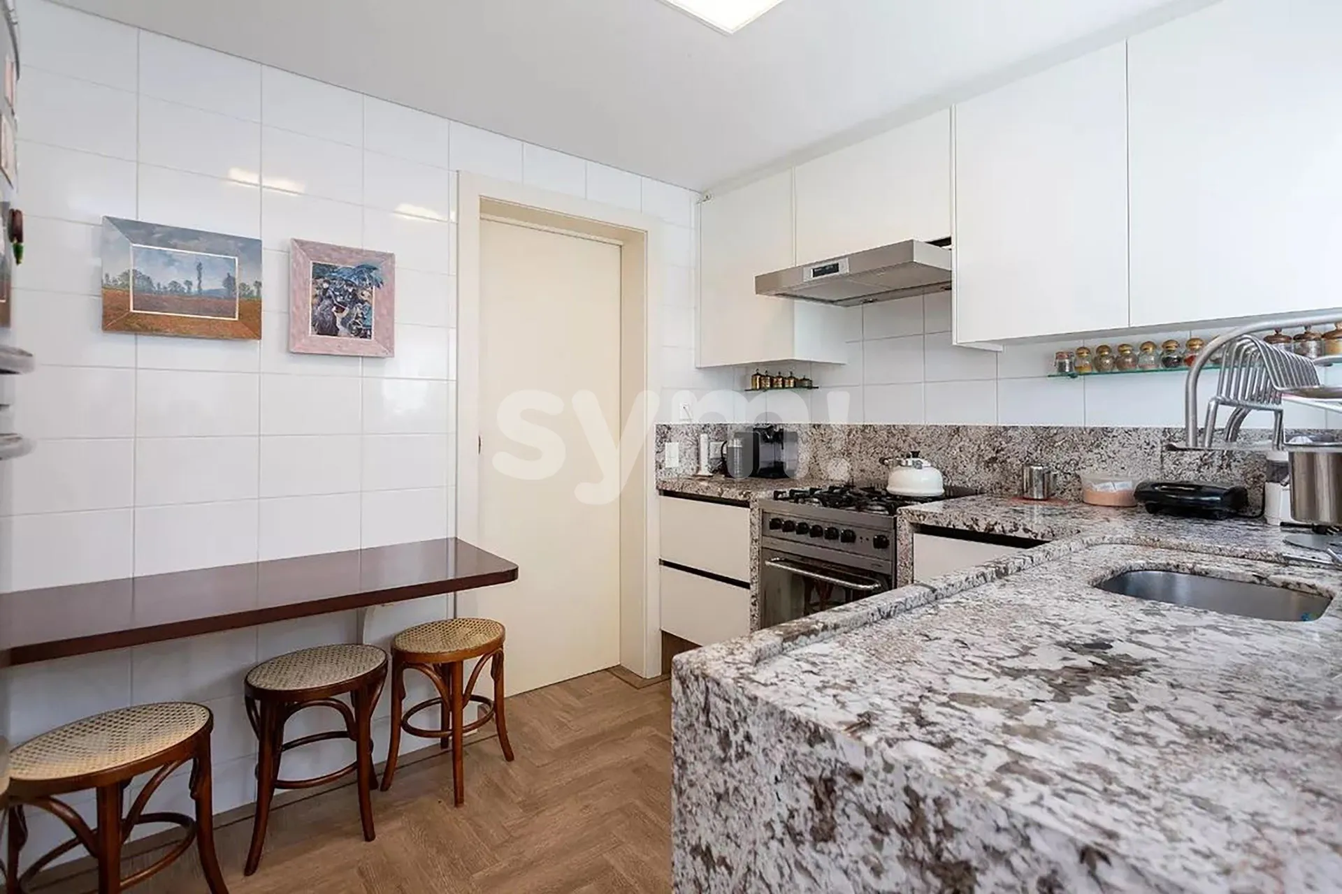 3-bedroom top-floor apartment with gas kitchen — photo 16