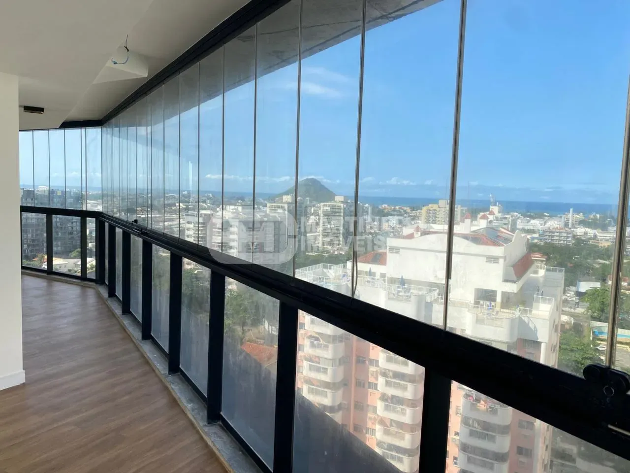 Glass-enclosed balcony in a 3-bedroom apartment, 119 m² — photo 16
