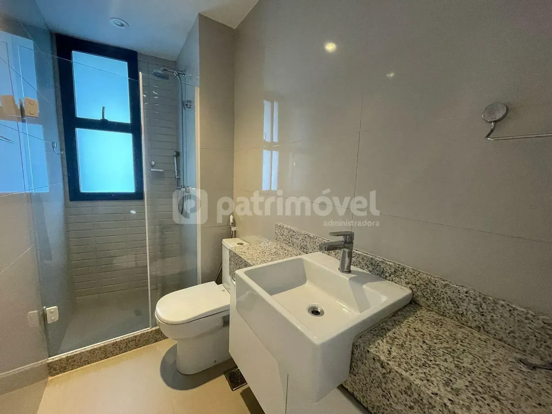 Невмебльована квартира з 3 кімнатами та 197 м² — photo 44