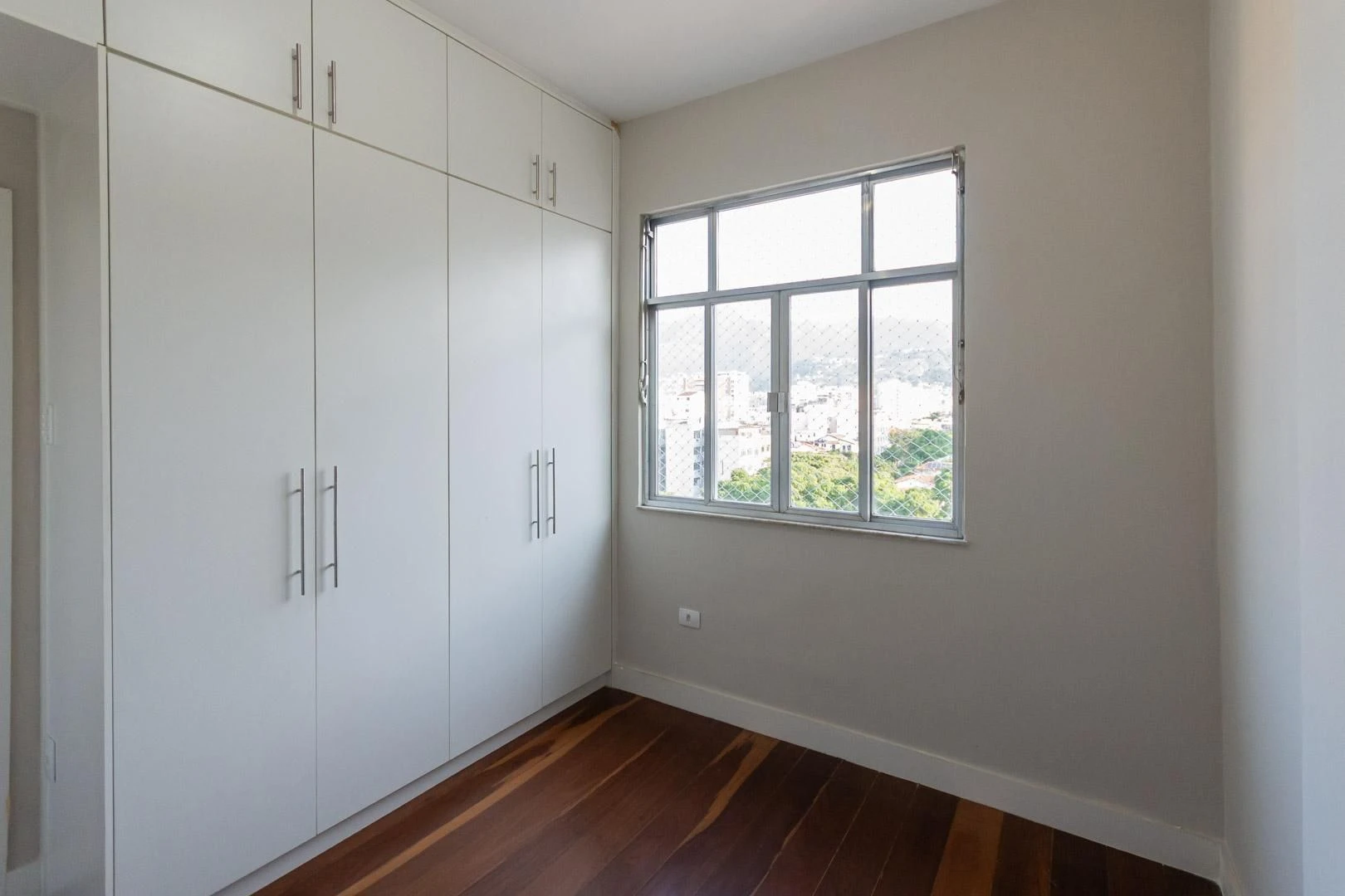 Wood or laminate floors in a 2-bedroom apartment, 64 m² — photo 6