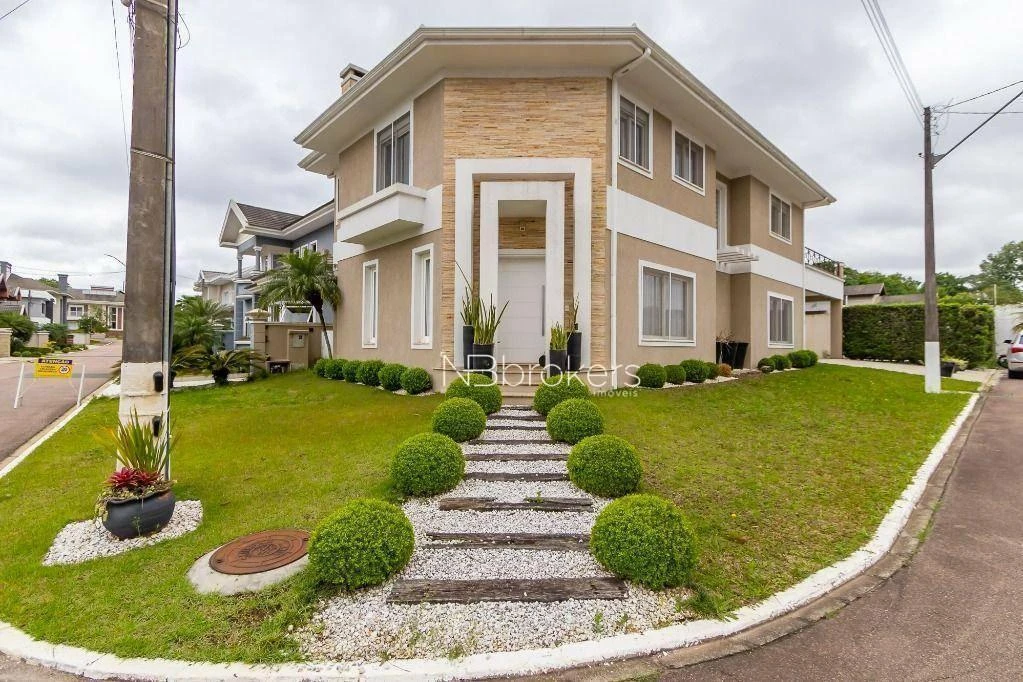 444 m² house with 4 bedrooms, private garden and parking
