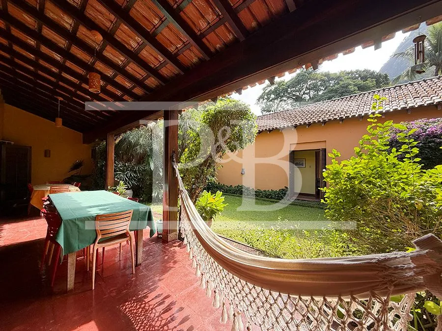 Casa com 4 dormitórios e varanda com churrasqueira — photo 20