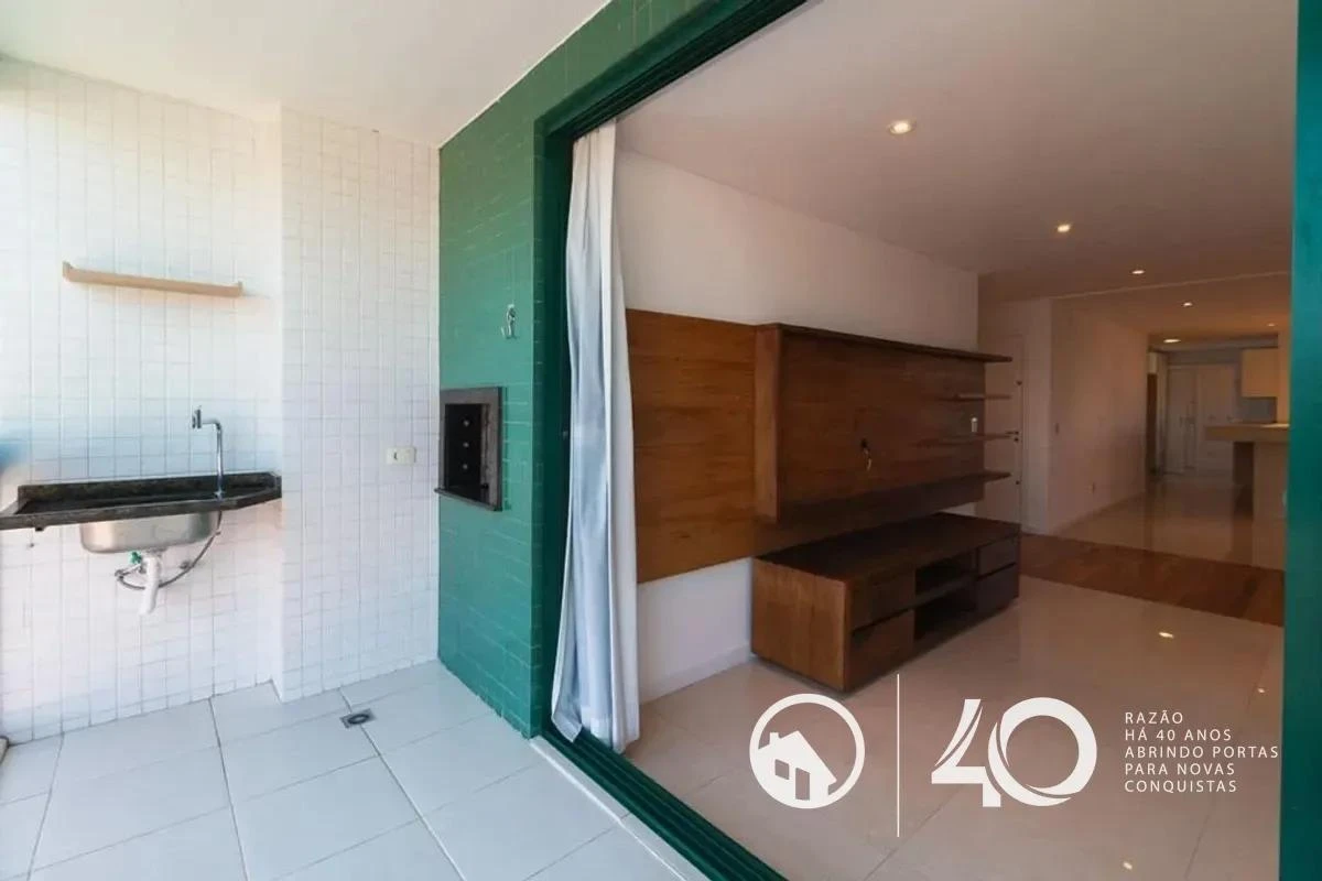 4-bedroom apartment with floor-to-ceiling windows — photo 25