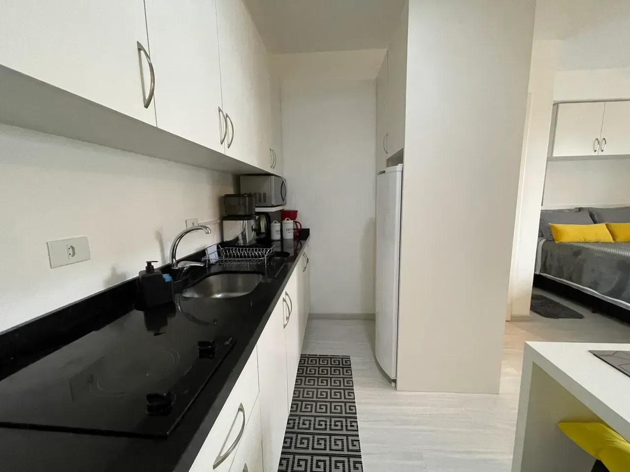 Apartamento mobiliado com cozinha compacta — photo 6