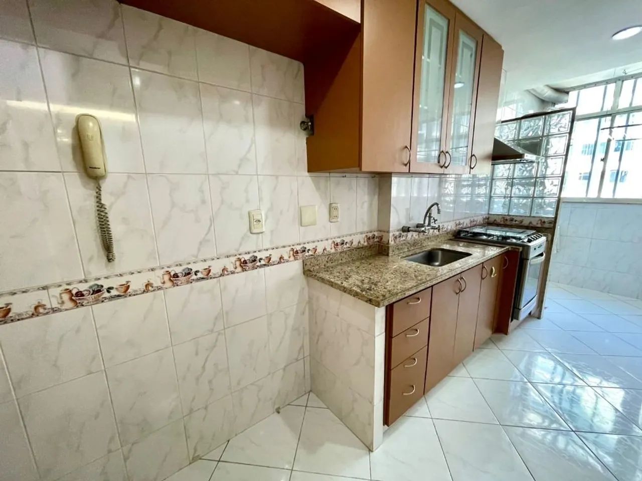 2-bedroom apartment with a balcony — photo 10