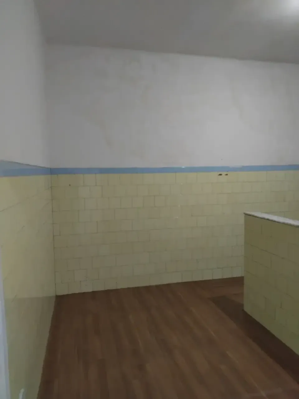 2-bedroom apartment with wood floors in the living room — photo 2