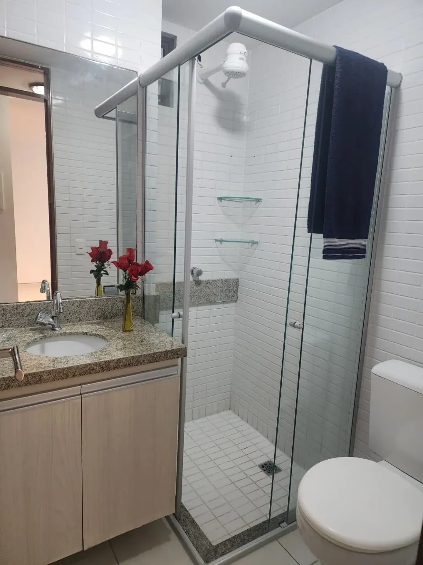 Furnished 2-bedroom apartment with city view — photo 3