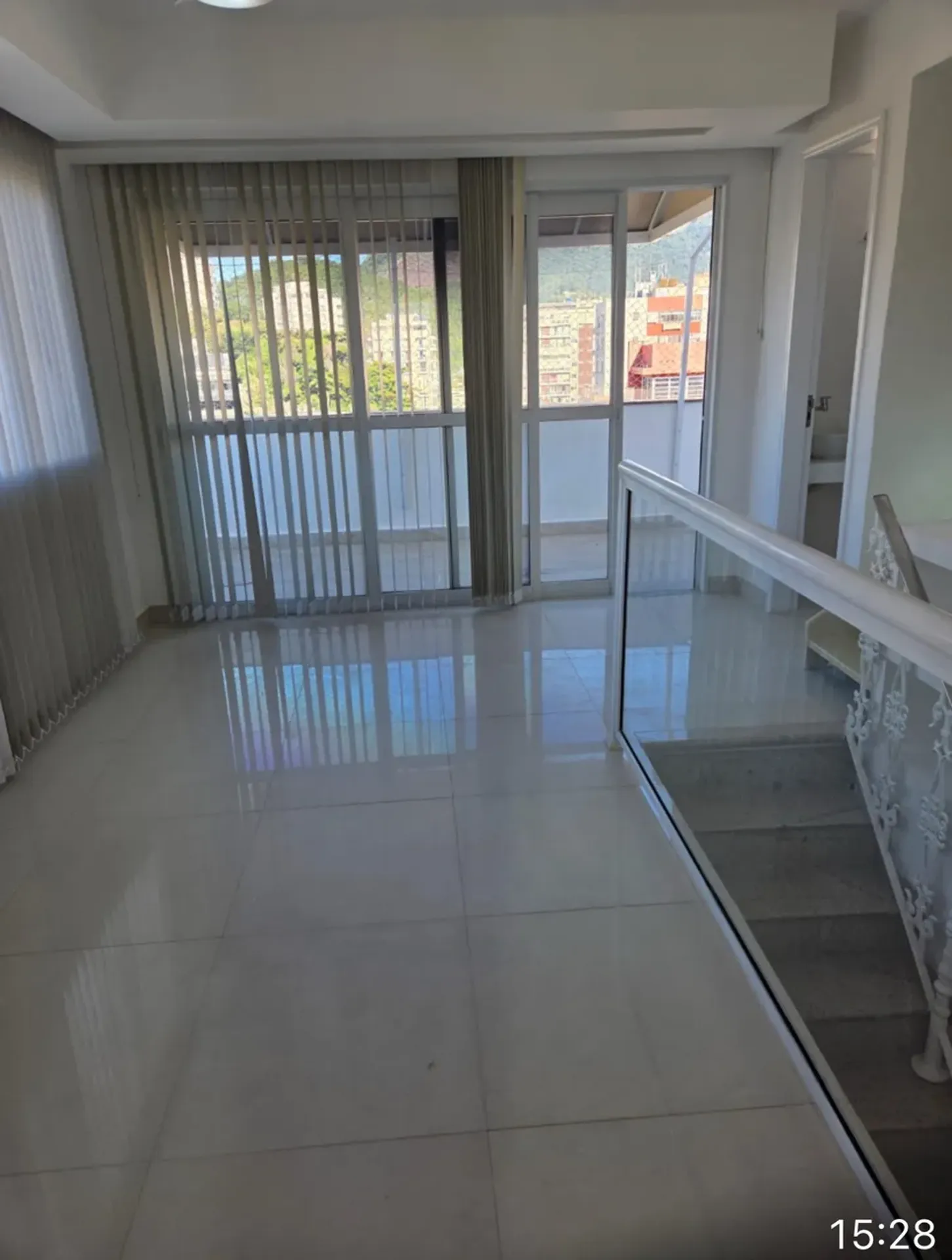 Unfurnished 3-bedroom apartment with terrace views — photo 36