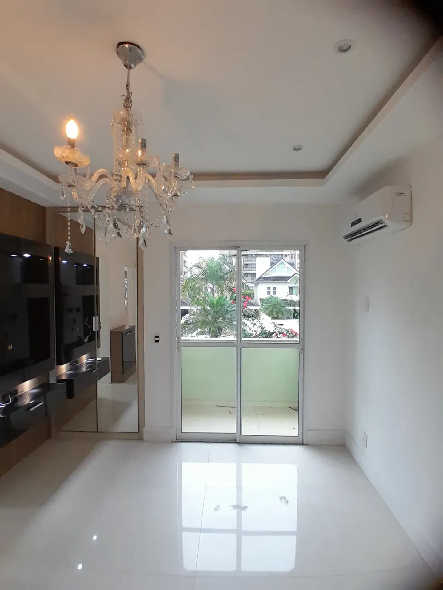 House with 4 en-suite bedrooms and 3 parking spots — photo 3