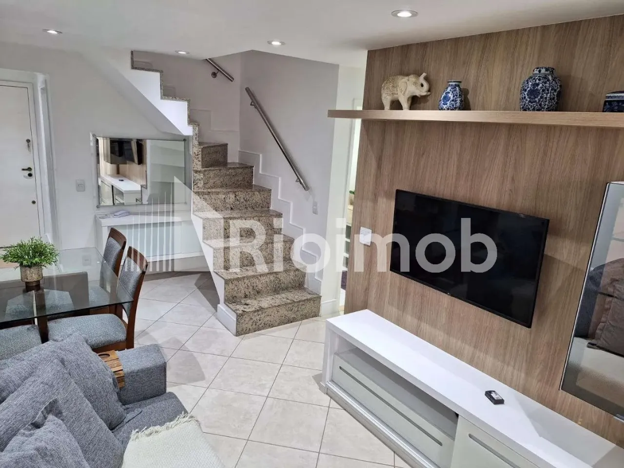 3-bedroom duplex with a glass-enclosed balcony — photo 5