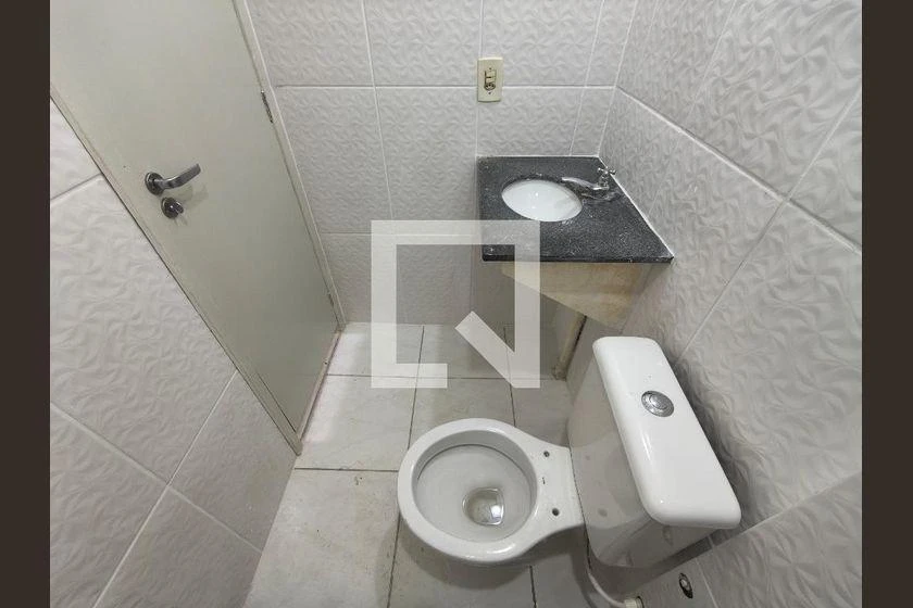 2-bedroom apartment in a building with a gym — photo 10