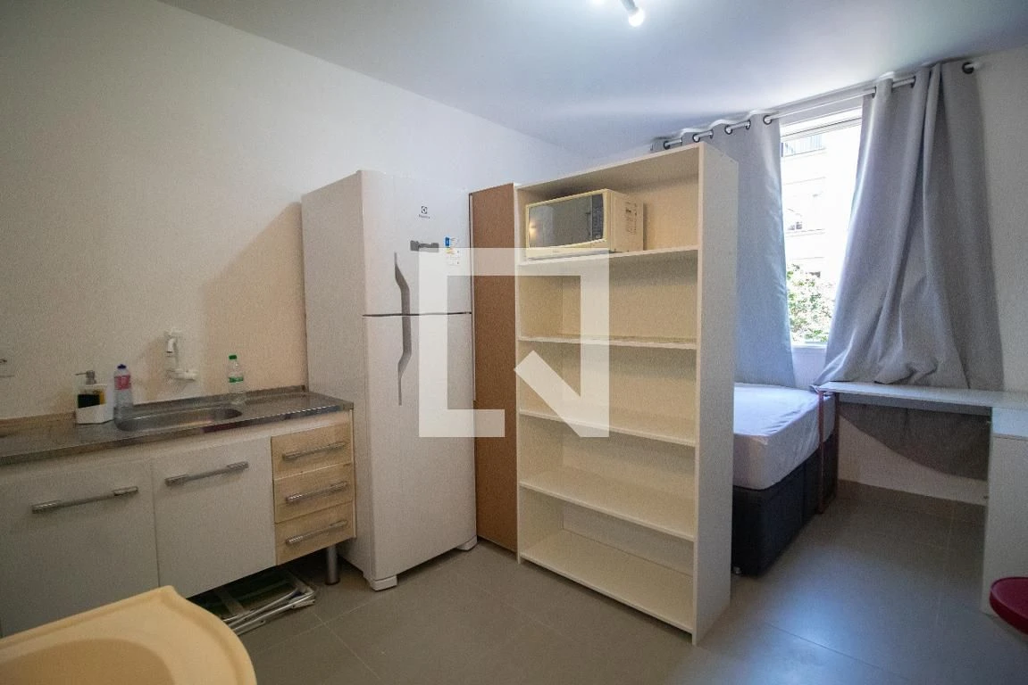 Furnished studio with 1 bedroom and 1 bathroom — photo 2